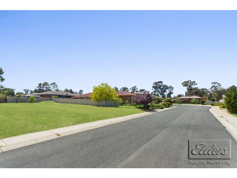 15 Cheriton Drive, Strathdale VIC 3550