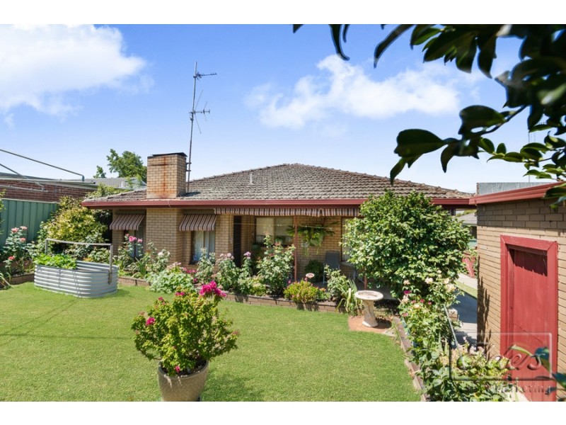 11 Manning Avenue, California Gully VIC 3556