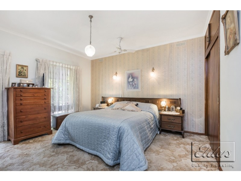 11 Manning Avenue, California Gully VIC 3556