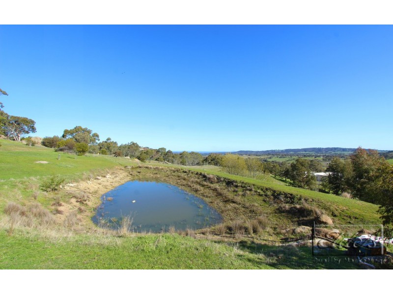 59 Barker Road, Harcourt North VIC 3453