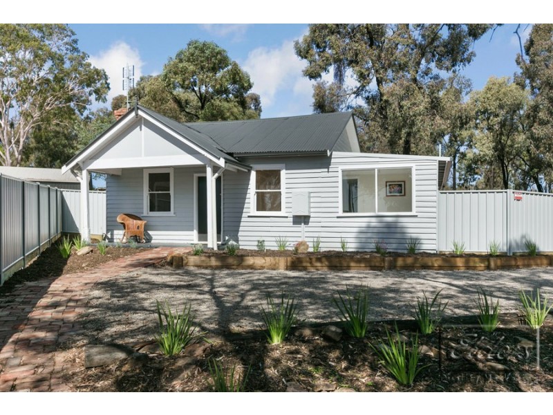73 Adam Street, Quarry Hill VIC 3550