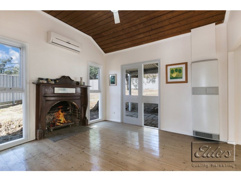 73 Adam Street, Quarry Hill VIC 3550