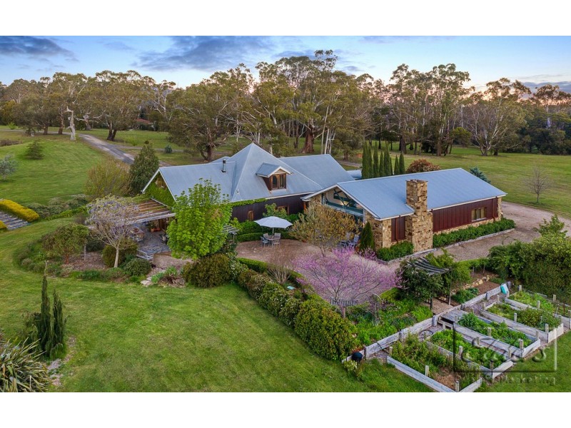 61 Waterfalls Road, Mount Macedon VIC 3441