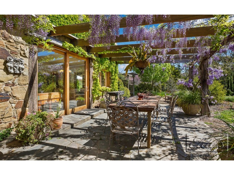 61 Waterfalls Road, Mount Macedon VIC 3441