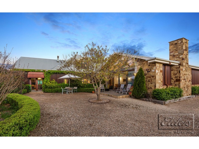 61 Waterfalls Road, Mount Macedon VIC 3441