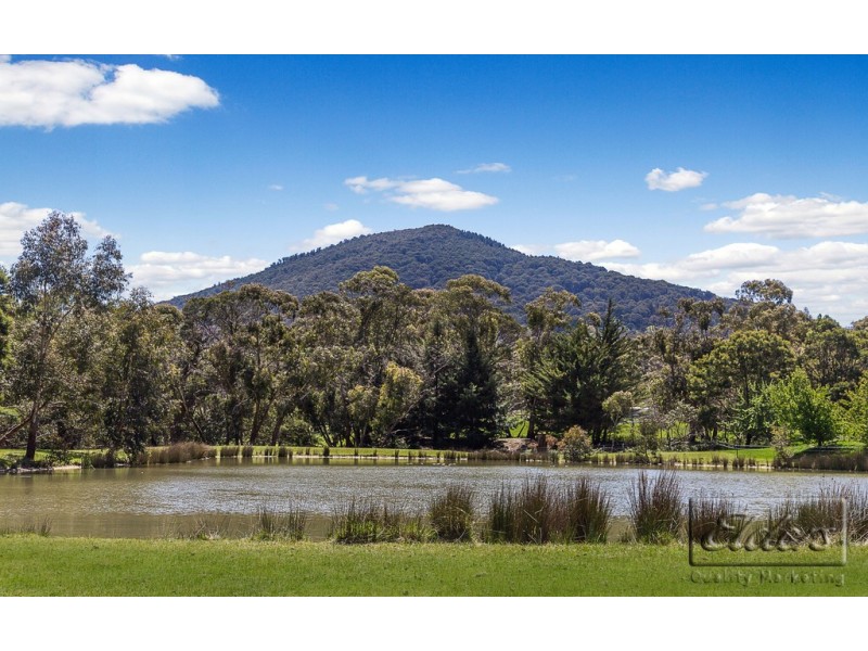 61 Waterfalls Road, Mount Macedon VIC 3441