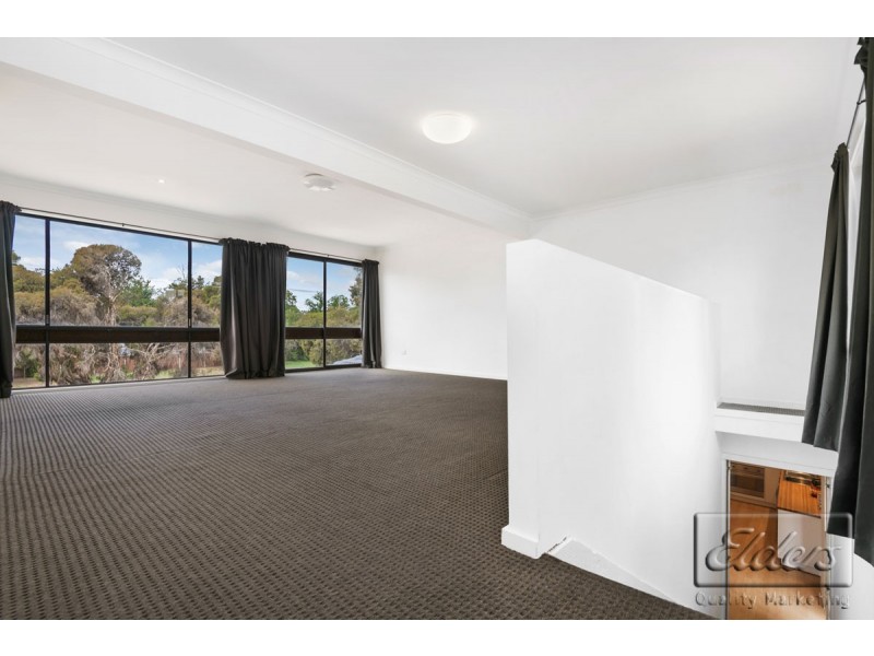 5 MITCHELL STREET, Kangaroo Flat VIC 3555