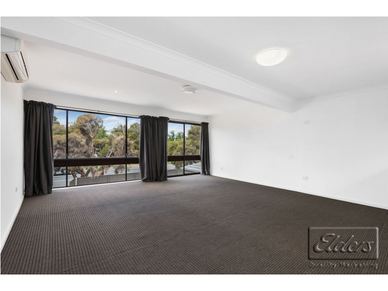 5 MITCHELL STREET, Kangaroo Flat VIC 3555