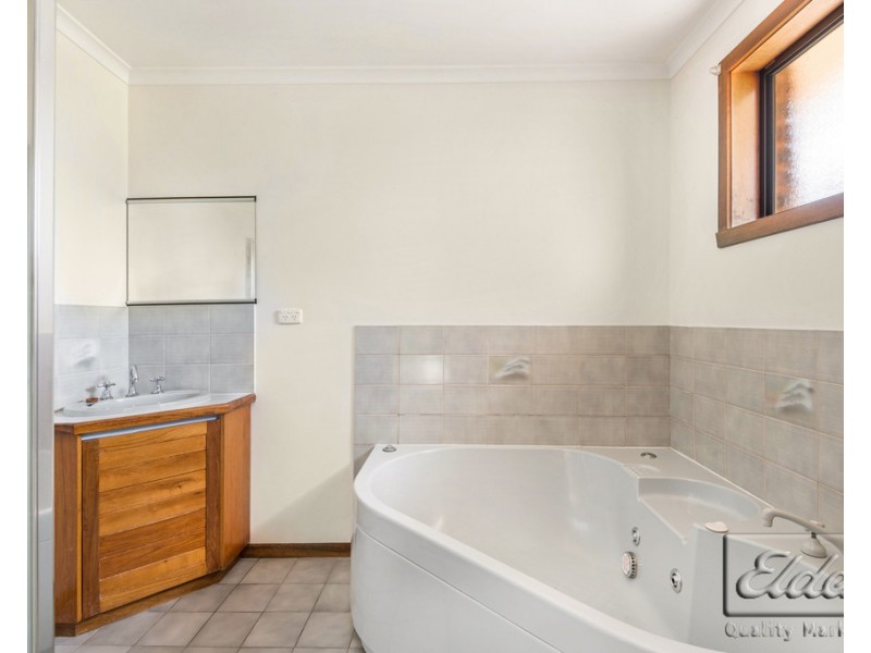 26 CHERITON DRIVE, Strathdale VIC 3550