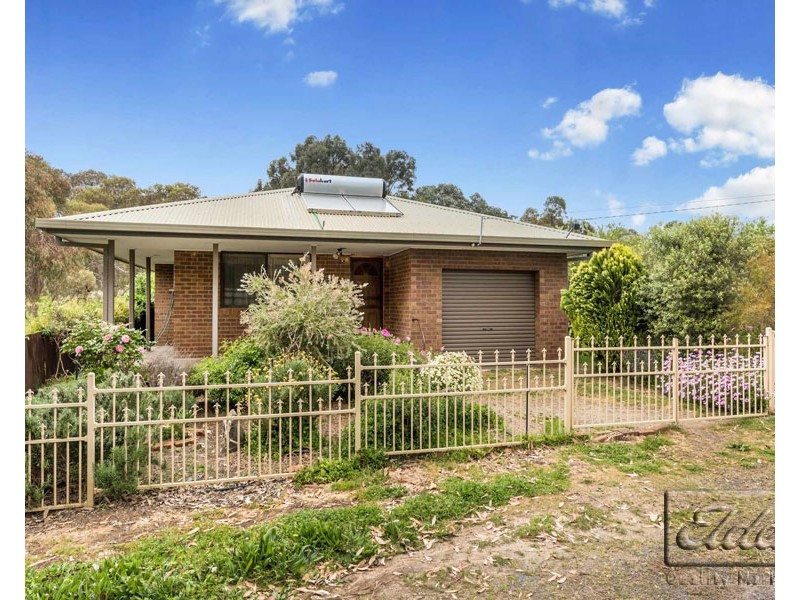 4 Cain Street, Quarry Hill VIC 3550