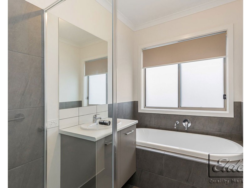 2 MILLEWA DRIVE, Ascot VIC 3551