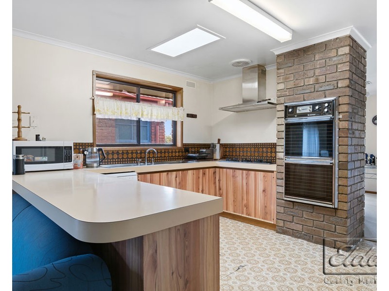 9 Bolton Drive, Kennington VIC 3550
