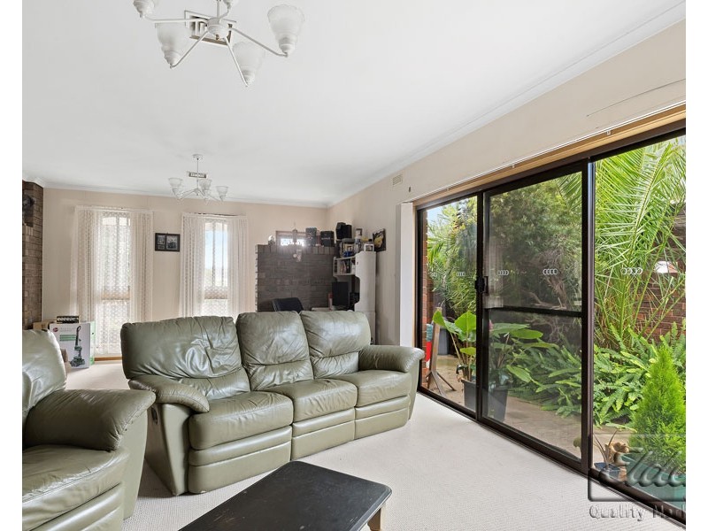 9 Bolton Drive, Kennington VIC 3550