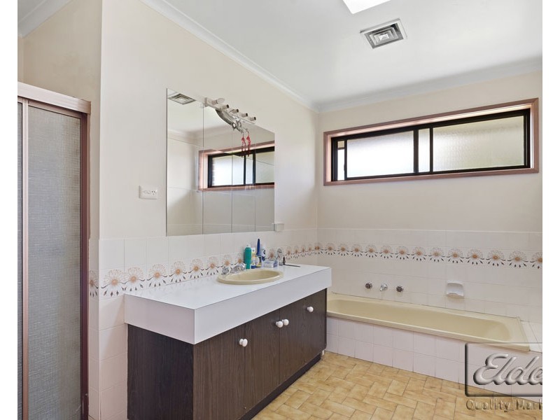 9 Bolton Drive, Kennington VIC 3550