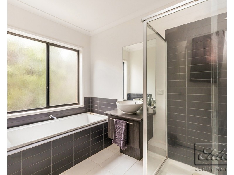 12 Bronze Drive, Kangaroo Flat VIC 3555