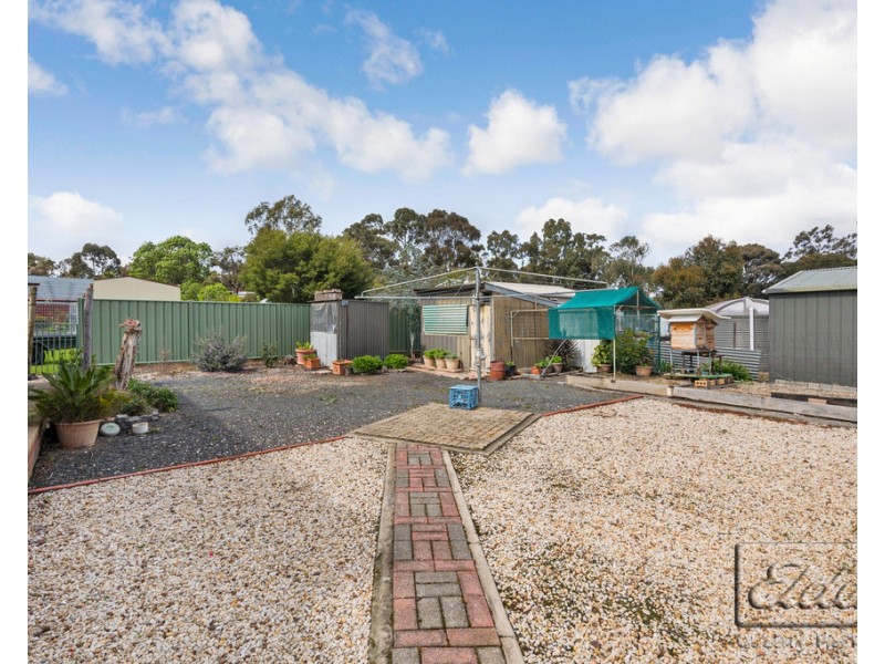 15 Hinton Road, Ascot VIC 3551