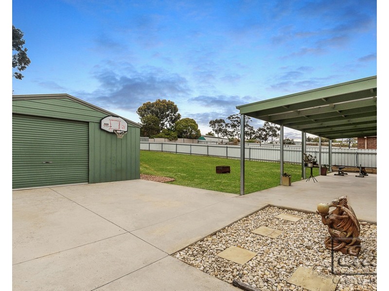 311 MACKENZIE STREET WEST, Kangaroo Flat VIC 3555