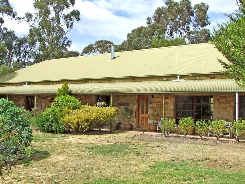 18 Monash Street, Newstead VIC 3462