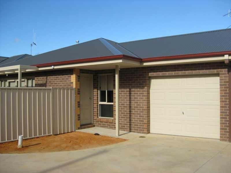 2/8 Glencoe Street, Kennington VIC 3550