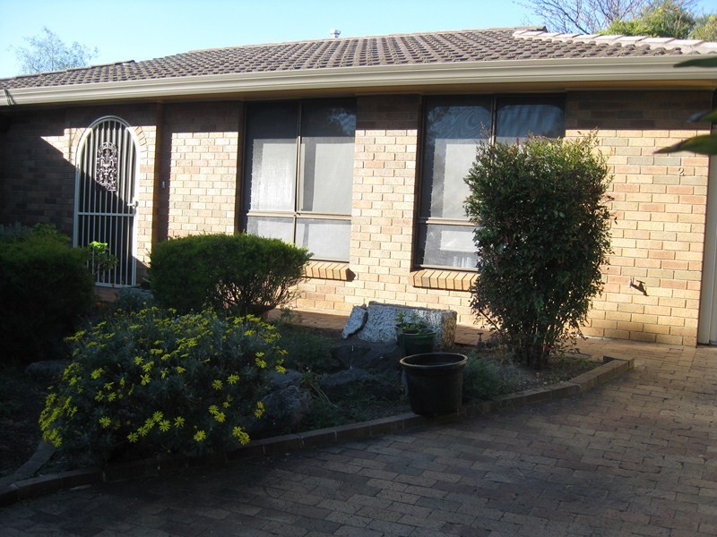 2/17  Neale Street, Kennington VIC 3550