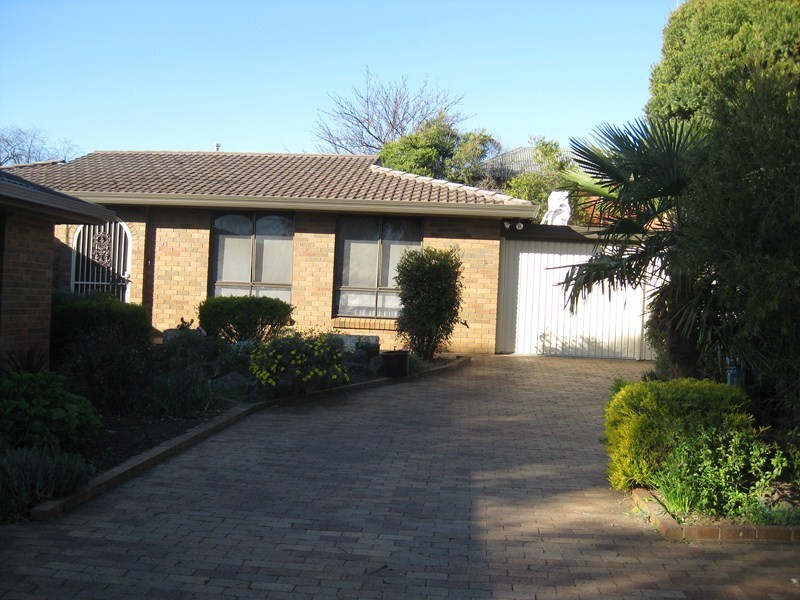 2/17  Neale Street, Kennington VIC 3550