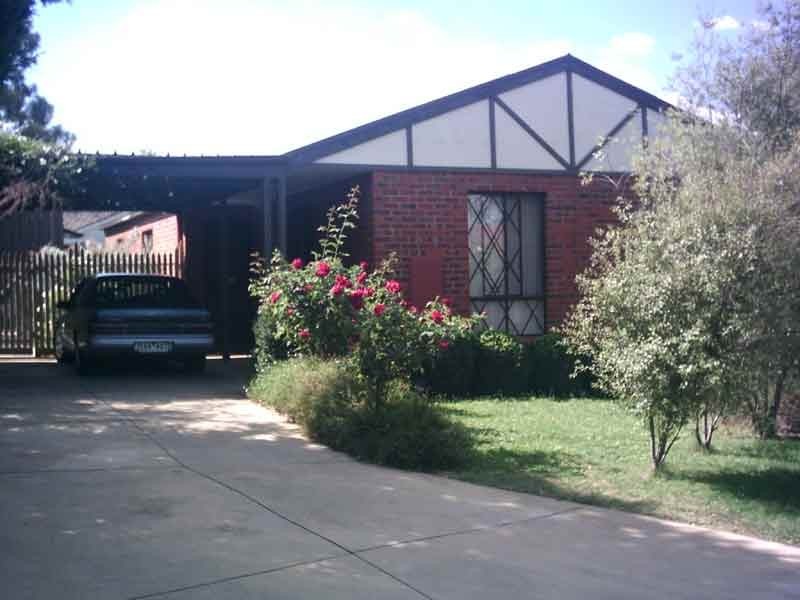 6 Aspin Gardens, Golden Square VIC 3555