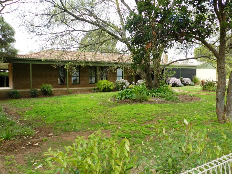 33 Edwards Road, Eddington VIC 3472