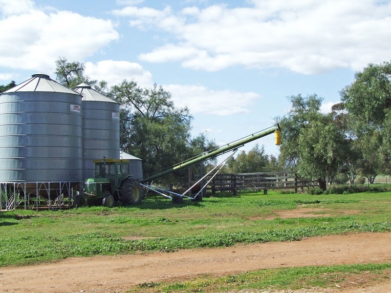 33 Edwards Road, Eddington VIC 3472