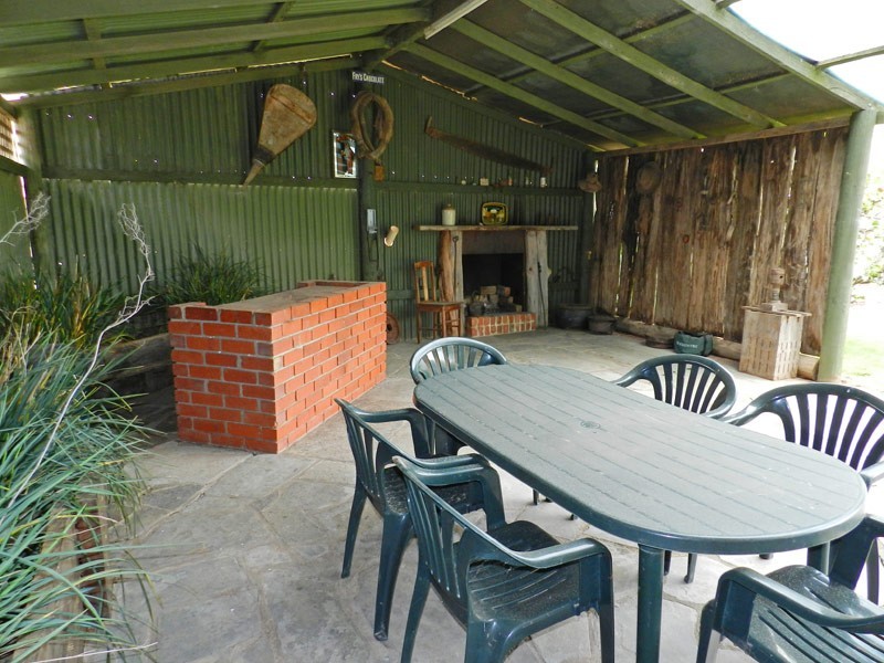 33 Edwards Road, Eddington VIC 3472