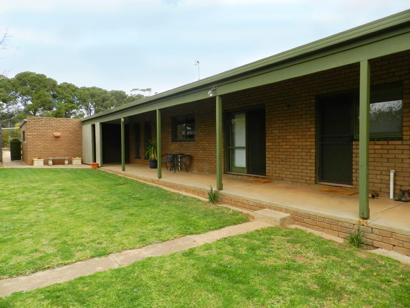 33 Edwards Road, Eddington VIC 3472