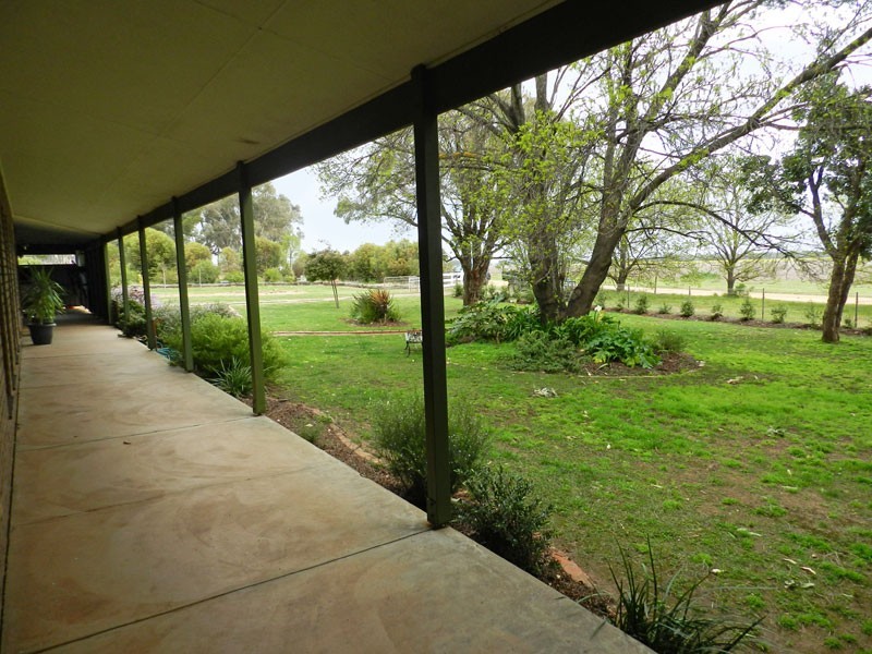 33 Edwards Road, Eddington VIC 3472