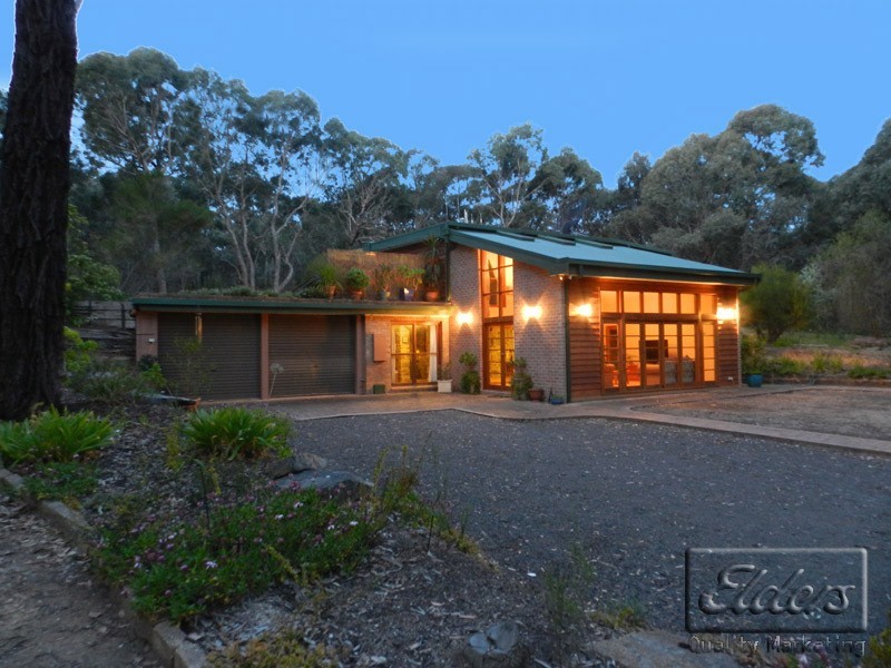 90 Carcoola Drive, Kangaroo Flat VIC 3555