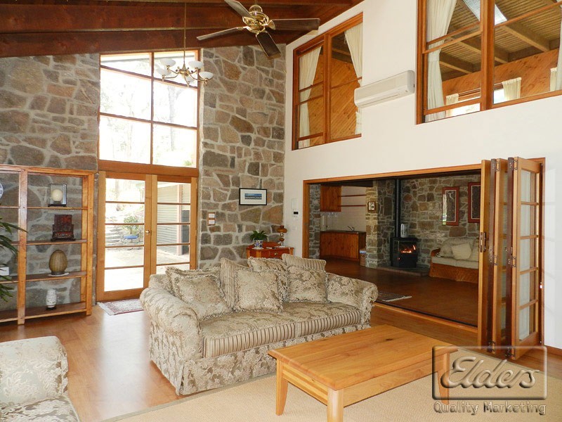 90 Carcoola Drive, Kangaroo Flat VIC 3555