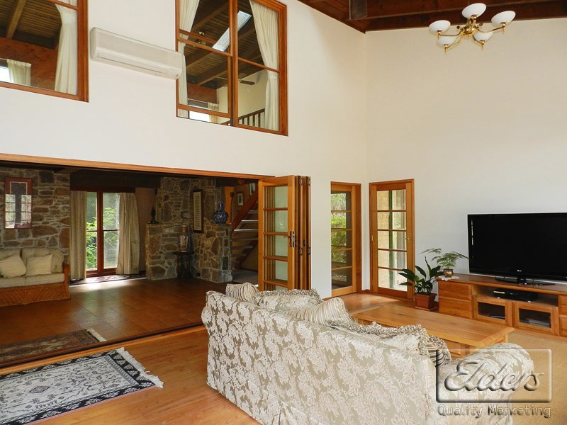 90 Carcoola Drive, Kangaroo Flat VIC 3555