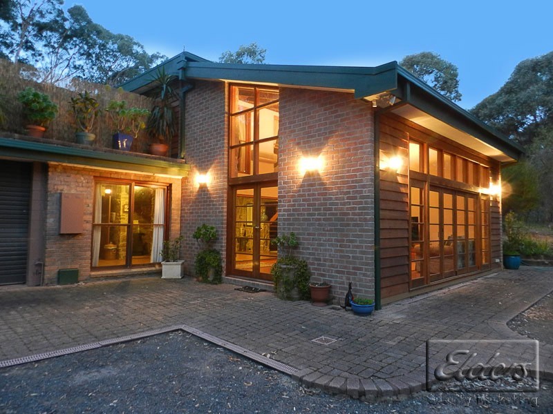 90 Carcoola Drive, Kangaroo Flat VIC 3555