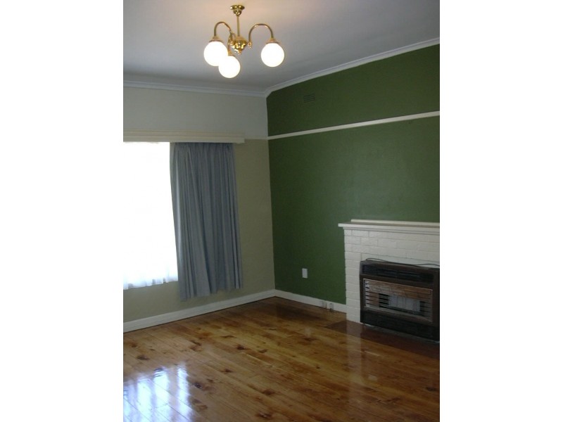 19 Churchill Avenue, Flora Hill VIC 3550