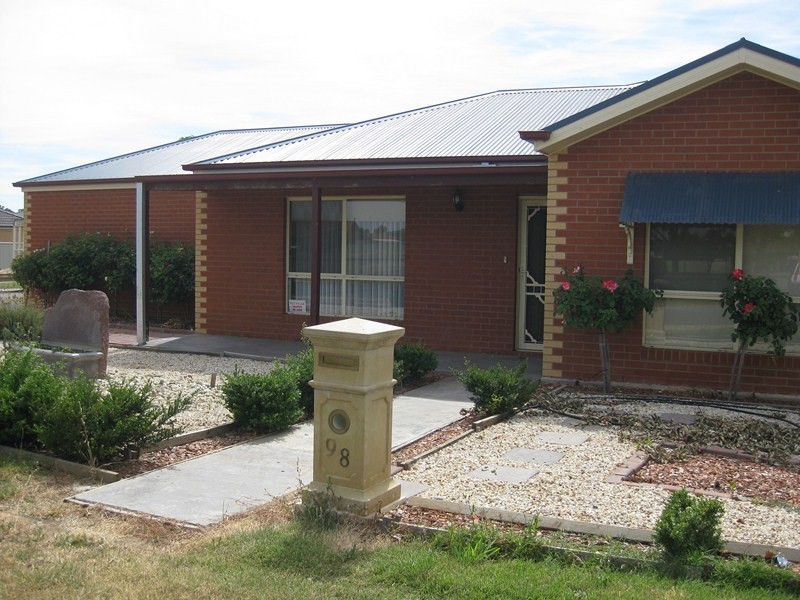 98  Myrtle Road, Epsom VIC 3551