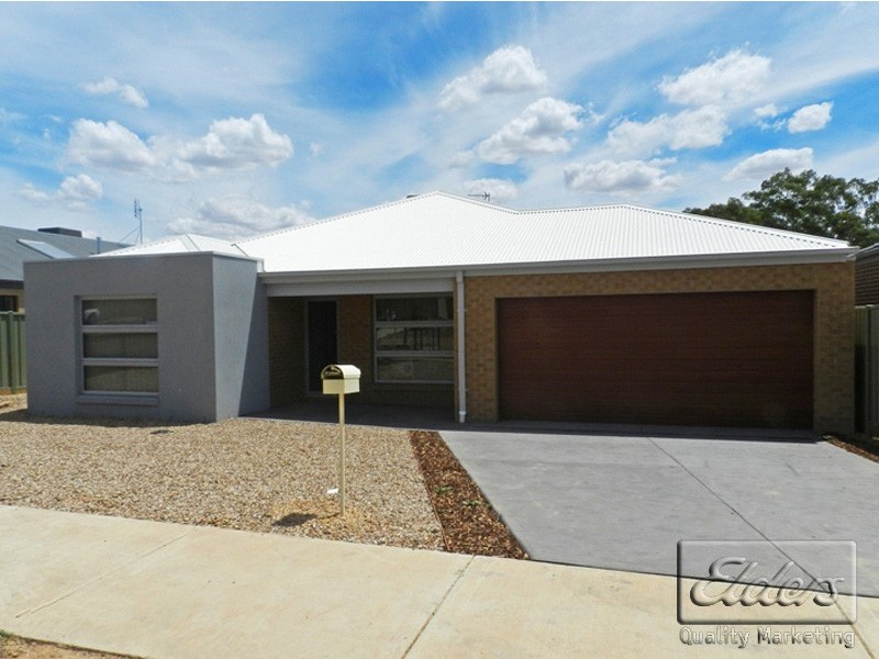 16 Parklands Way, Maiden Gully VIC 3551