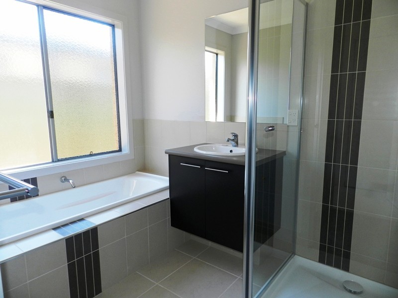 16 Parklands Way, Maiden Gully VIC 3551