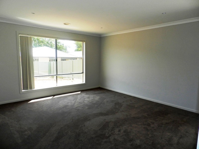 16 Parklands Way, Maiden Gully VIC 3551