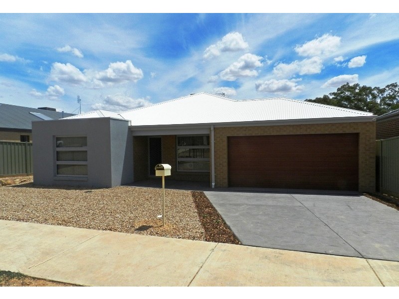 16 Parklands Way, Maiden Gully VIC 3551