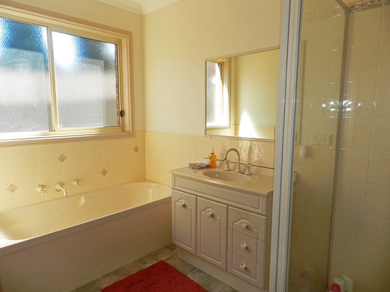 6 Retreat Road, Flora Hill VIC 3550