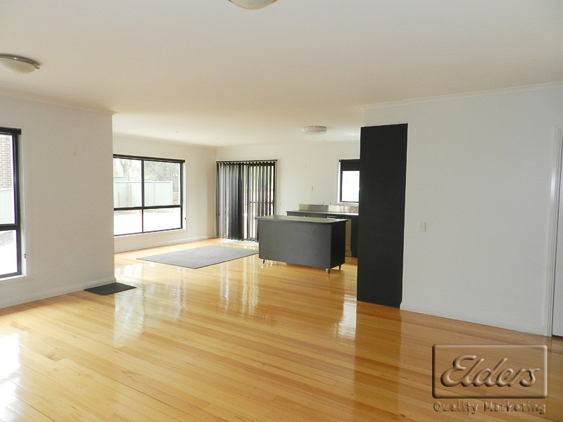 5 Luke Place, Flora Hill VIC 3550