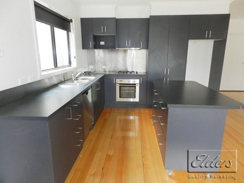 5 Luke Place, Flora Hill VIC 3550