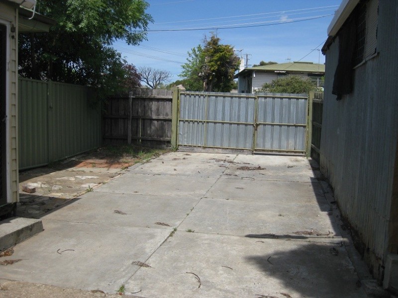 4 Woolcock Ave, Kangaroo Flat VIC 3555