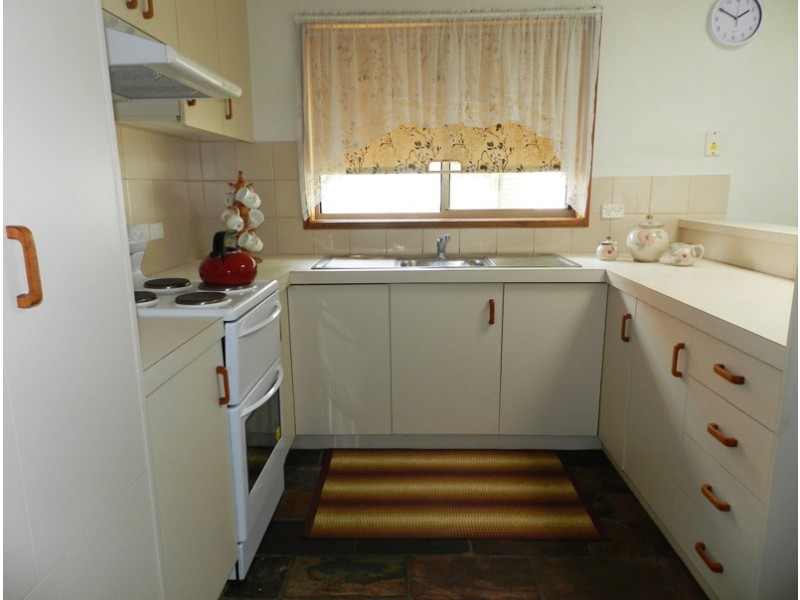 1/77 Broad Parade, Spring Gully VIC 3550