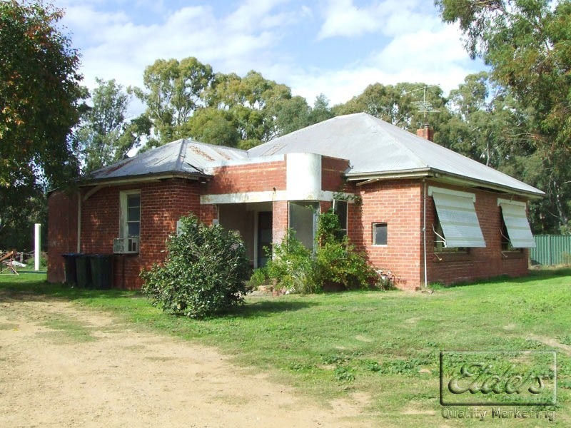 105 – 107 Crusoe Road, Kangaroo Flat VIC 3555