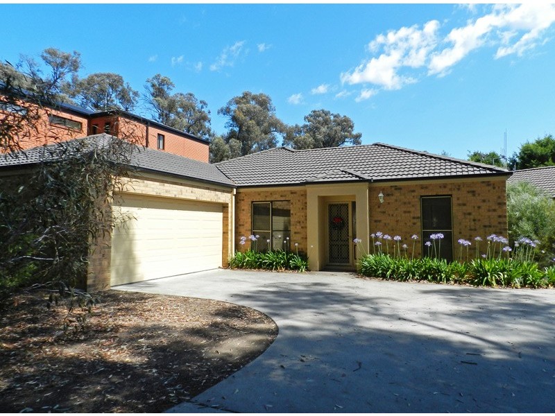 Unit 1/2 Greenwood Drive, Strathdale VIC 3550