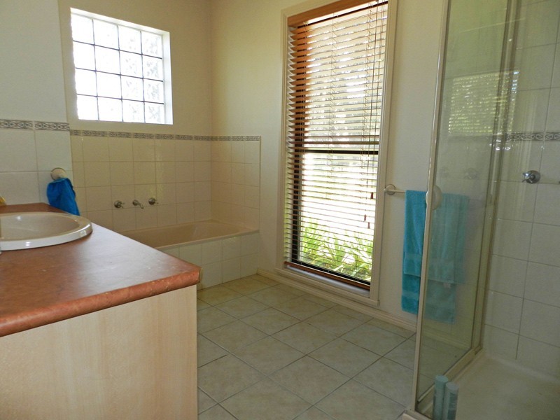 Unit 1/2 Greenwood Drive, Strathdale VIC 3550