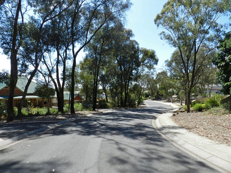 Unit 1/2 Greenwood Drive, Flora Hill VIC 3550